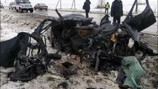 «Ладу» разорвало на части об КамАЗ: водитель и пассажир чудом выжили в ДТП в Башкирии
