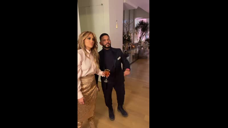 Дженнифер с семьёй на праздновании нового года и старта