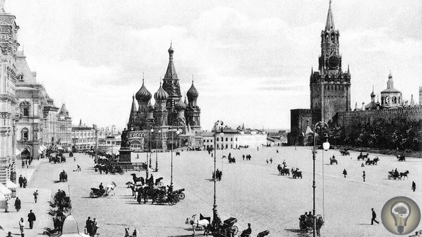 Самые старые фотографии Москвы Самые первые снимки Москвы были сделаны в 1839 году. В те времена выдержка достигала 30 минут, а сам снимок раскрашивали, дорисовывали фигурки людей, от чего он