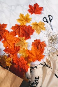 Осенние украшения для детского сада. Объемные осенние листья. Гирлянда из кленовых листьев. Осенние листья из фетра. Листочки из фетра.