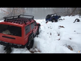 RC Snow Rescue!! RC With Tracks Tows SCX10 ii In Snow!