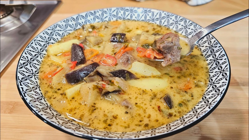 Ich habe diese Suppe in einem Restaurant probiert und sie zu Hause gemacht Leckeres