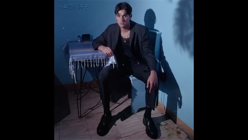 Omar Apollo Bad Life feat. Kali Uchis ( Official