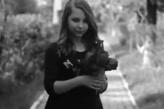 КАТЯ КЛЭП ИЗБИЛА САШУ СПИЛБЕРГ НА ГЛАВНОЙ СЦЕНЕ ( шутка , это просто видео)
