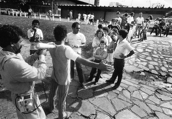 Слабоумие и радиация. Гояния (Бразилия), 13 сентября 1987 года. В один прекрасный день два бомжа Роберто и Вагнер промышляли в стенах заброшенной поликлиники. Мужики искали металл, который после