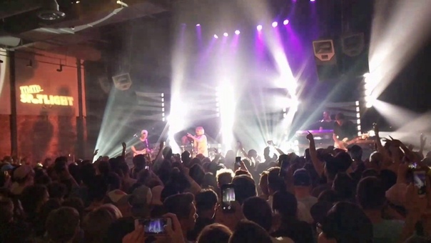 Carly Rae Jepsen Cut to the Feeling ( Live at MMs Showcase