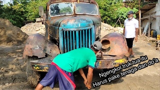 Ngengkol truk tua Zil harus Full power