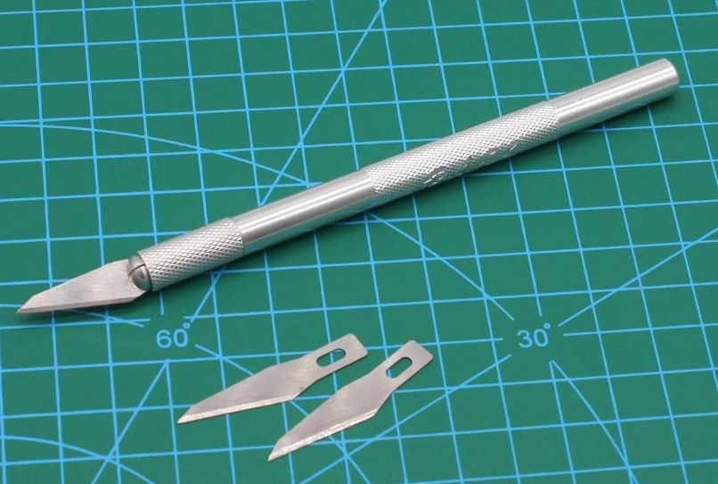 Макетный нож для бумаги фото