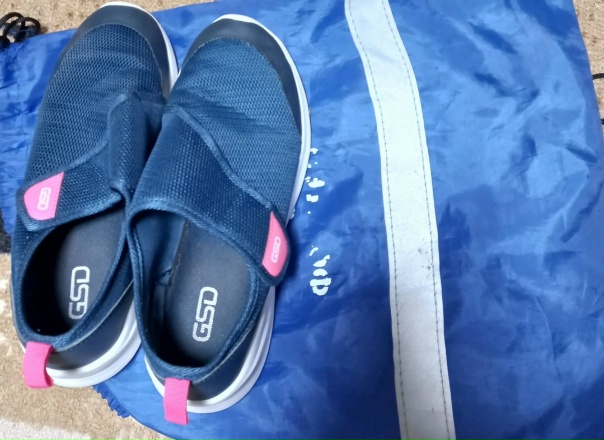 Сегодня у ДК нашла золотую сережку, может, кто-то...