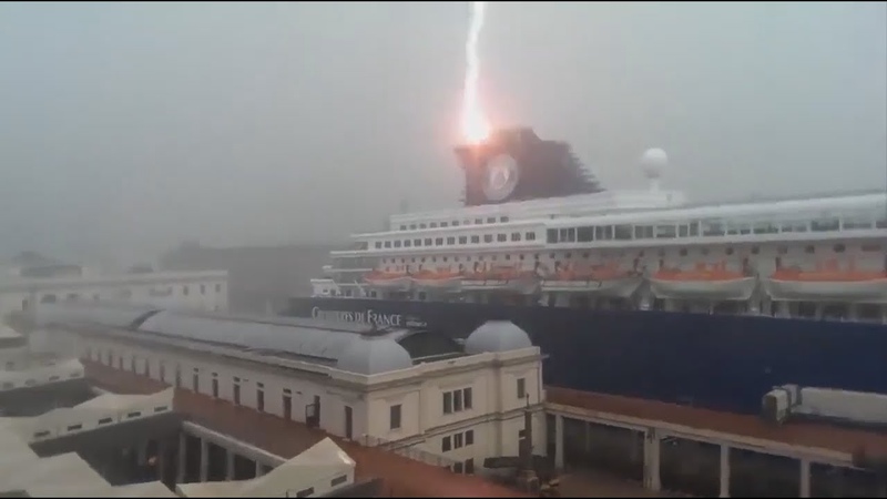 Молнии 2021 г. Lightning Strikes